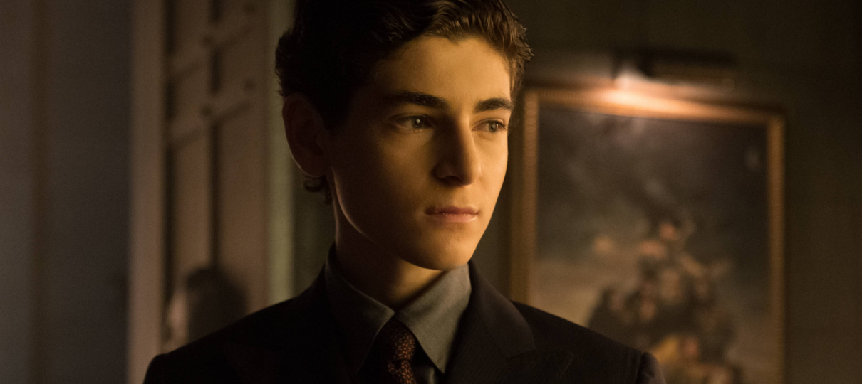 Bruce Wayne é destacado em novos teasers de Gotham