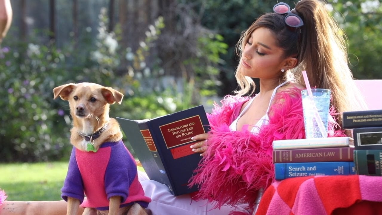 Thank U, Next, novo clipe de Ariana Grande, traz referências a filmes dos anos 2000