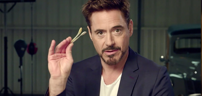 Robert Downey Jr. e Chris Evans fazem cosplay acidental de personagens da Disney