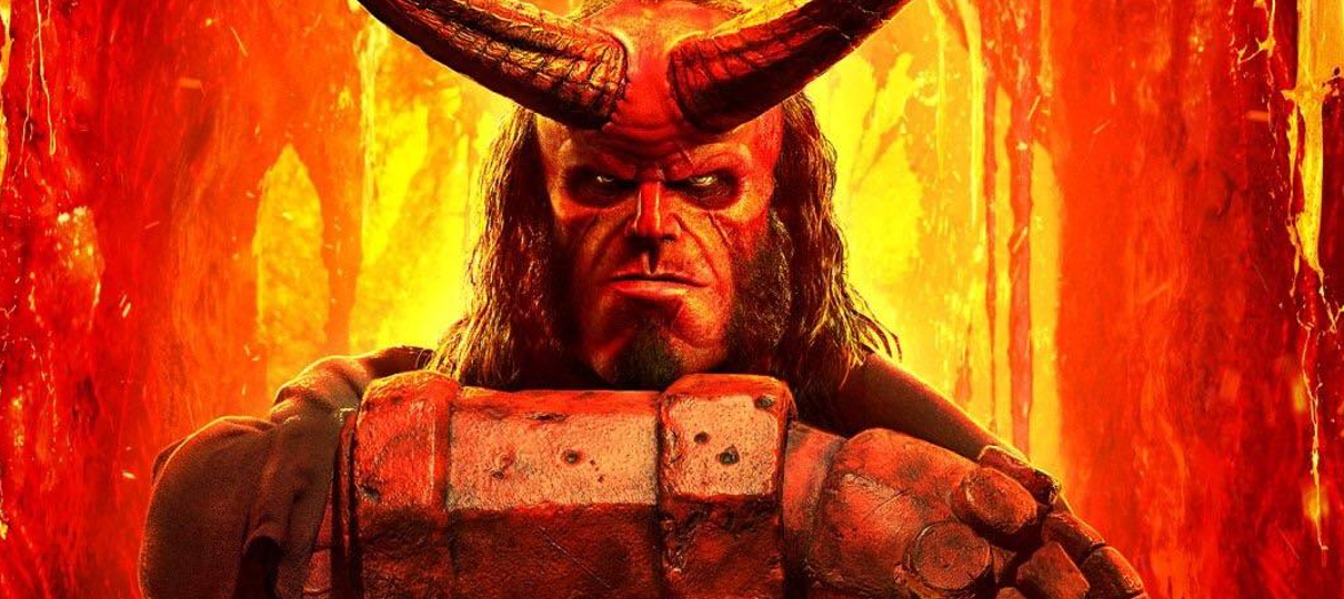 Hellboy empunha a Excalibur em novo cartaz do filme