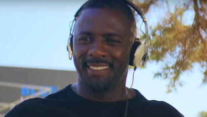 Idris Elba ataca de DJ em trailer da série Se Joga, Charlie