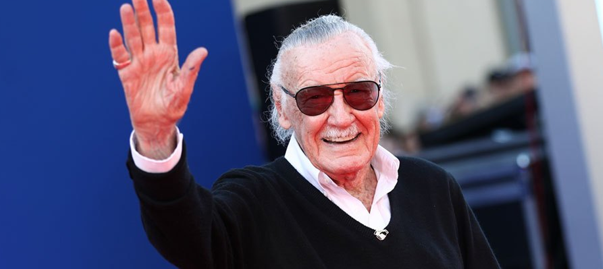 Capitã Marvel começa com uma homenagem a Stan Lee