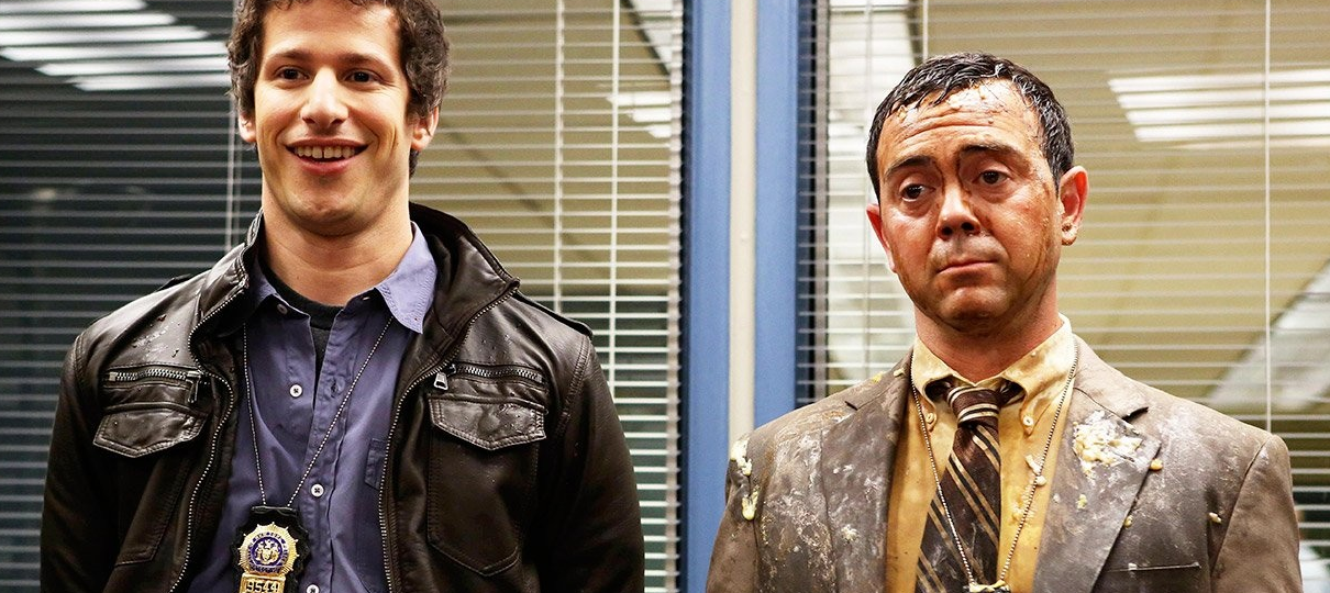 Dublagem de Brooklyn Nine-Nine usa frase política e revolta fãs