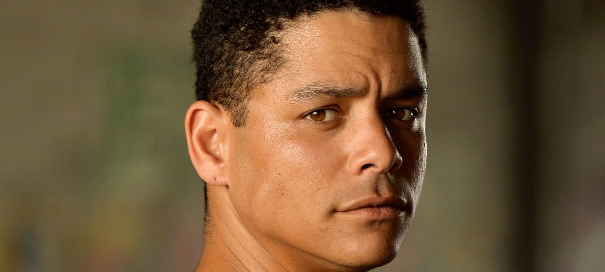 Você | Charlie Barnett, de Boneca Russa, entra para a segunda temporada da série