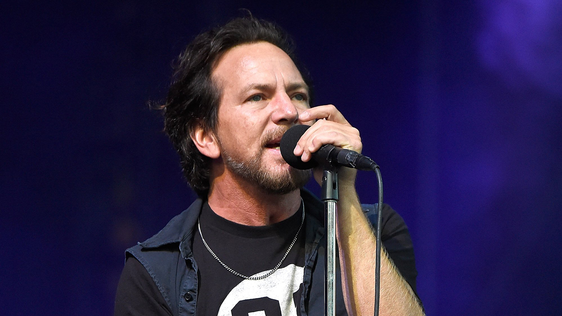 Nasce Uma Estrela | Eddie Vedder surpreende fãs com cover de música do filme