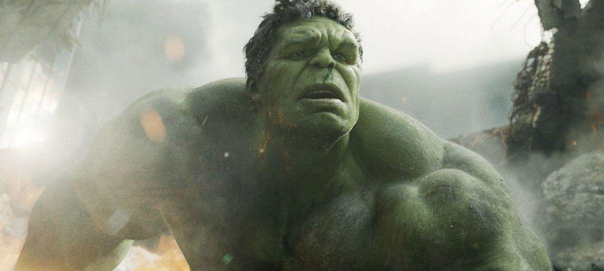 Vingadores: Ultimato | Imagem de brinquedo mostra o Hulk com uniforme branco