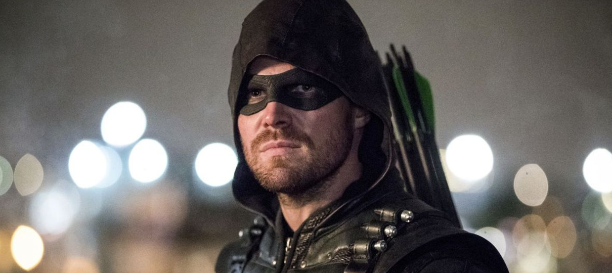 Stephen Amell grava vídeo emocionante para os fãs após o cancelamento de Arrow
