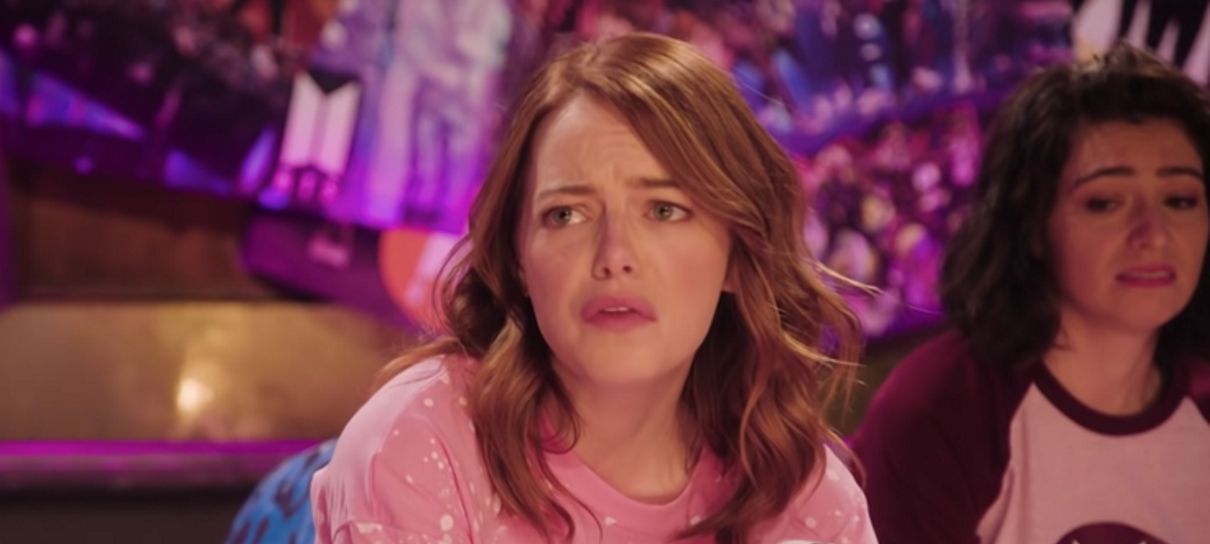 Emma Stone entra para o BTS A.R.M.Y e acampa para esperar os ídolos em vídeo do SNL