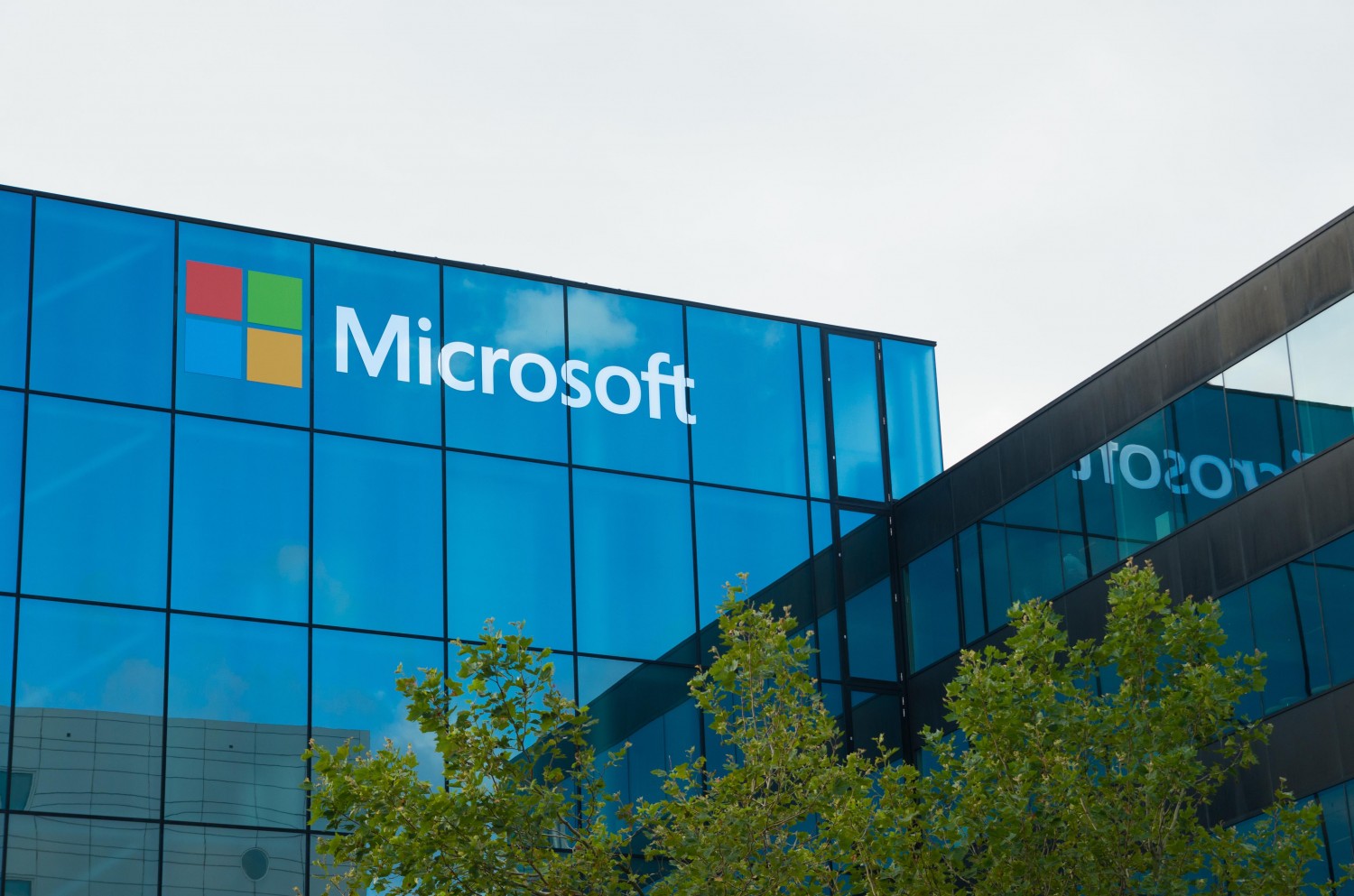 Microsoft passa a valer US$ 1 tri em ações