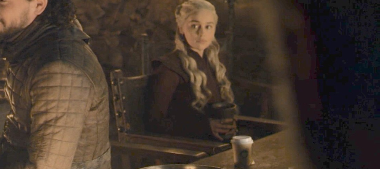 Game of Thrones esquece copo de café em cena do último episódio