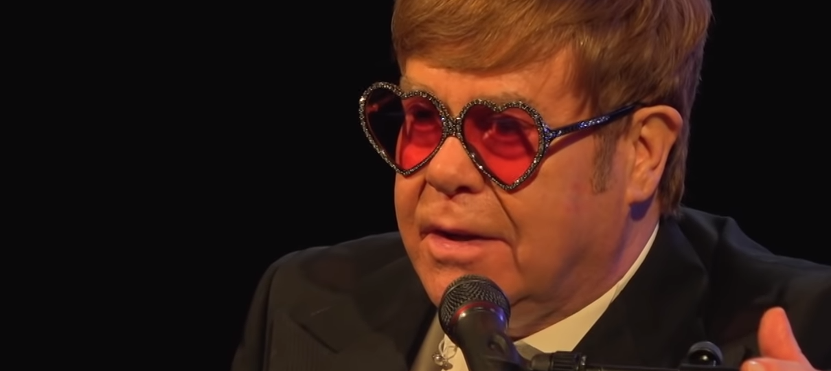 Elton John e Taron Egerton cantam Rocketman na première do filme