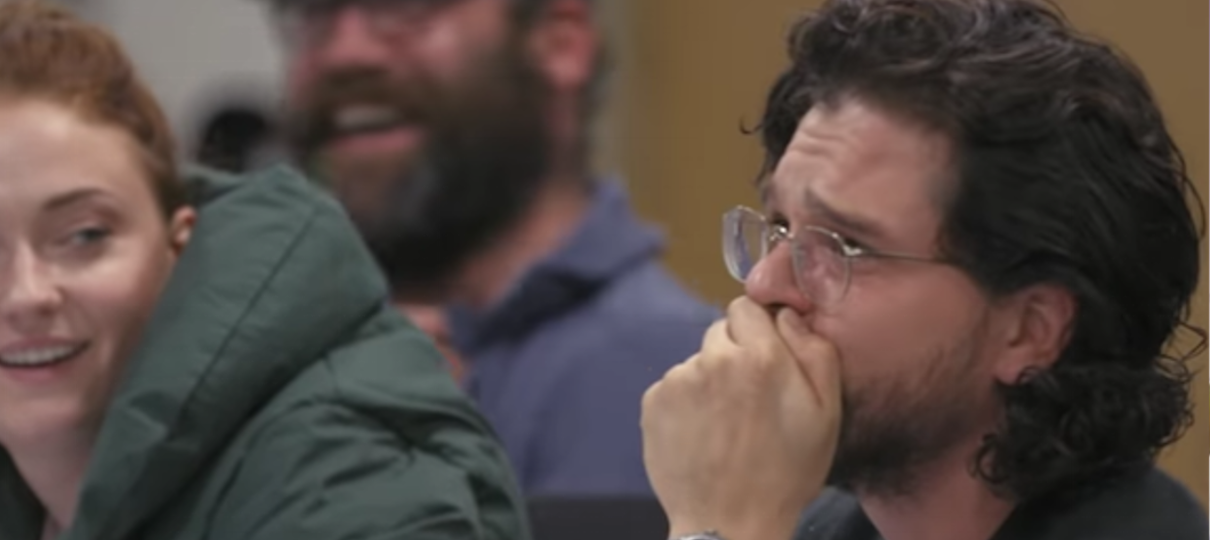 Kit Harrington se emociona lendo roteiro em trailer do documentário de GoT