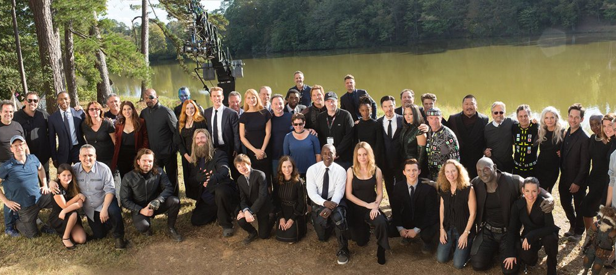 Vingadores: Ultimato | Irmãos Russo publicam imagem dos bastidores do funeral