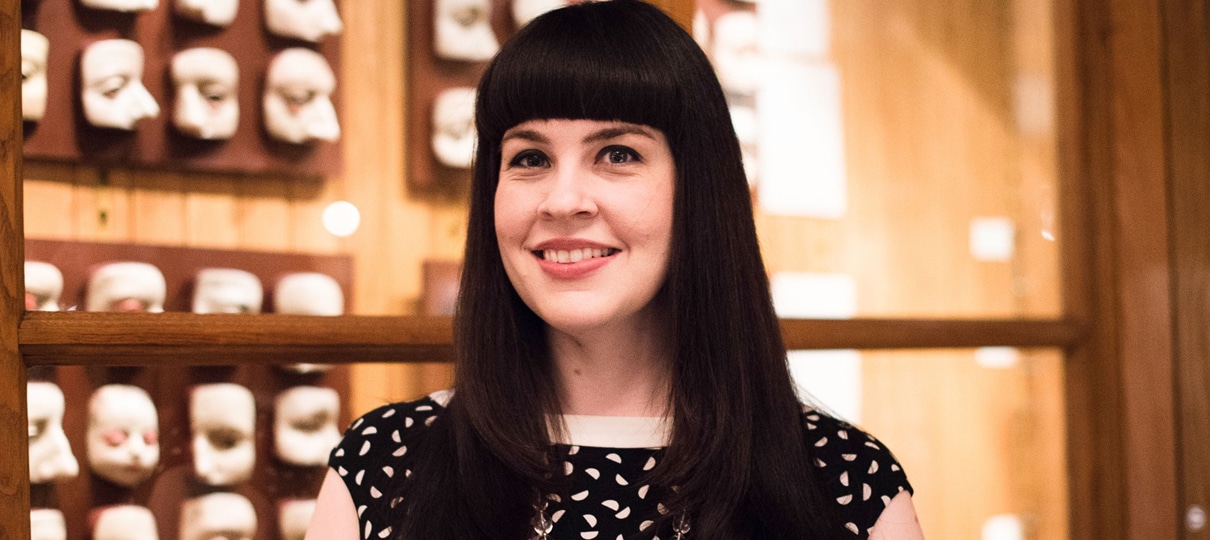 Caitlin Doughty, autora de Confissões do Crematório, vem ao Brasil e lança novo livro