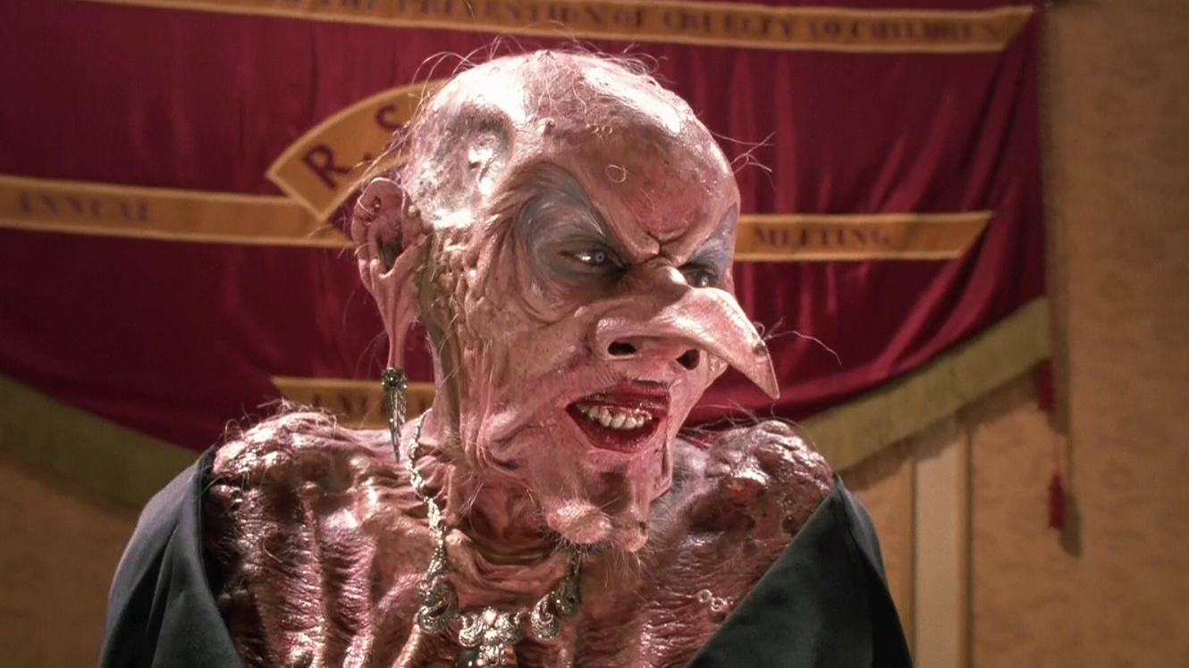 Convenção das Bruxas | Homem é esfaqueado no set do remake