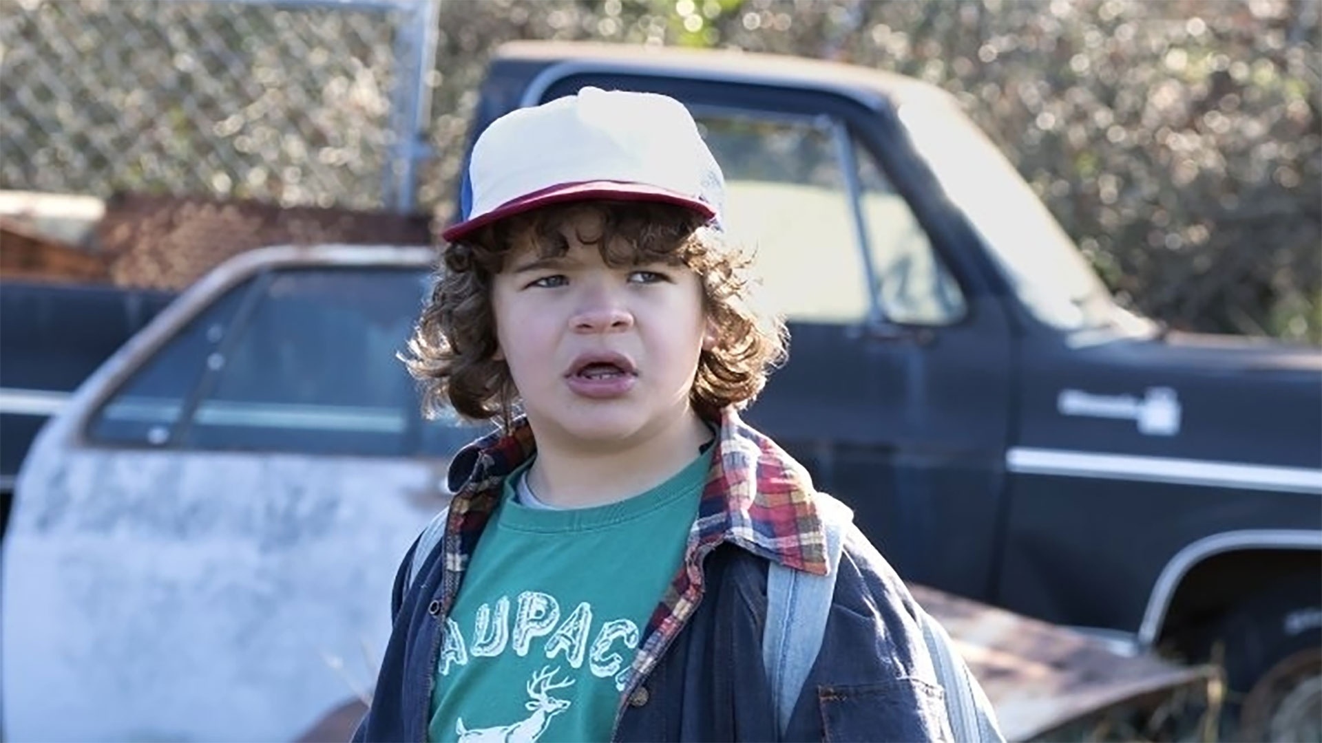 Ator de Stranger Things se defende de críticas sobre seu programa de pegadinhas