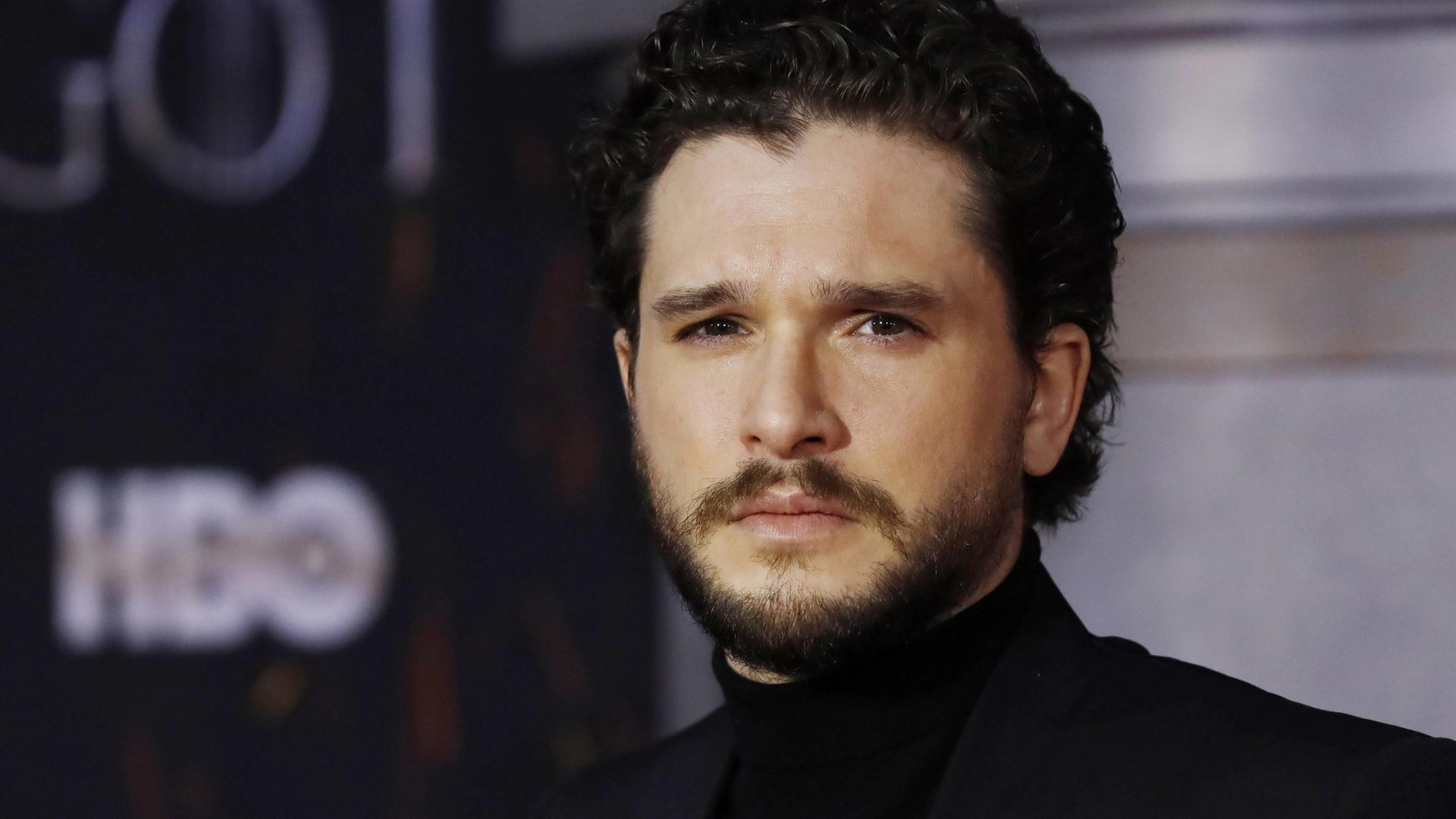 Game of Thrones | Sophie Turner acha que Kit Harington esqueceu copo em cena