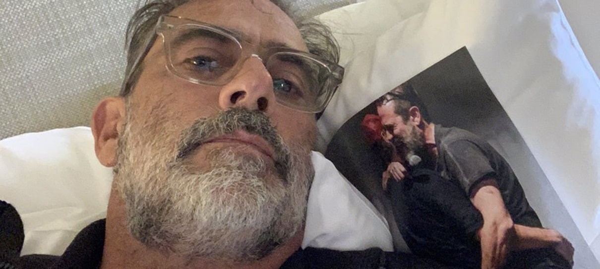 Alguém colocou fotos do Rick no hotel dos atores de The Walking Dead