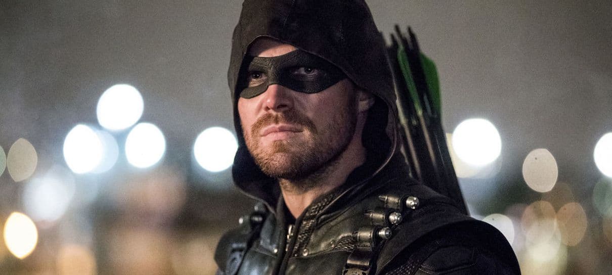 Stephen Amell compara final de Arrow com o de Game of Thrones