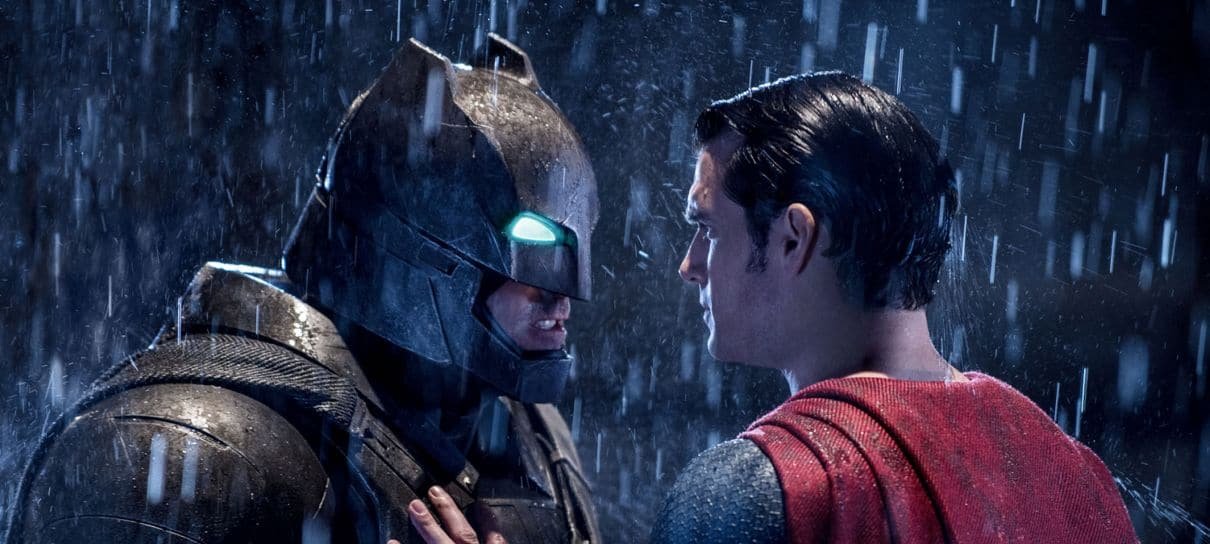 Bruce Campbell acha que Batman vs Superman não deveria ter sido feito
