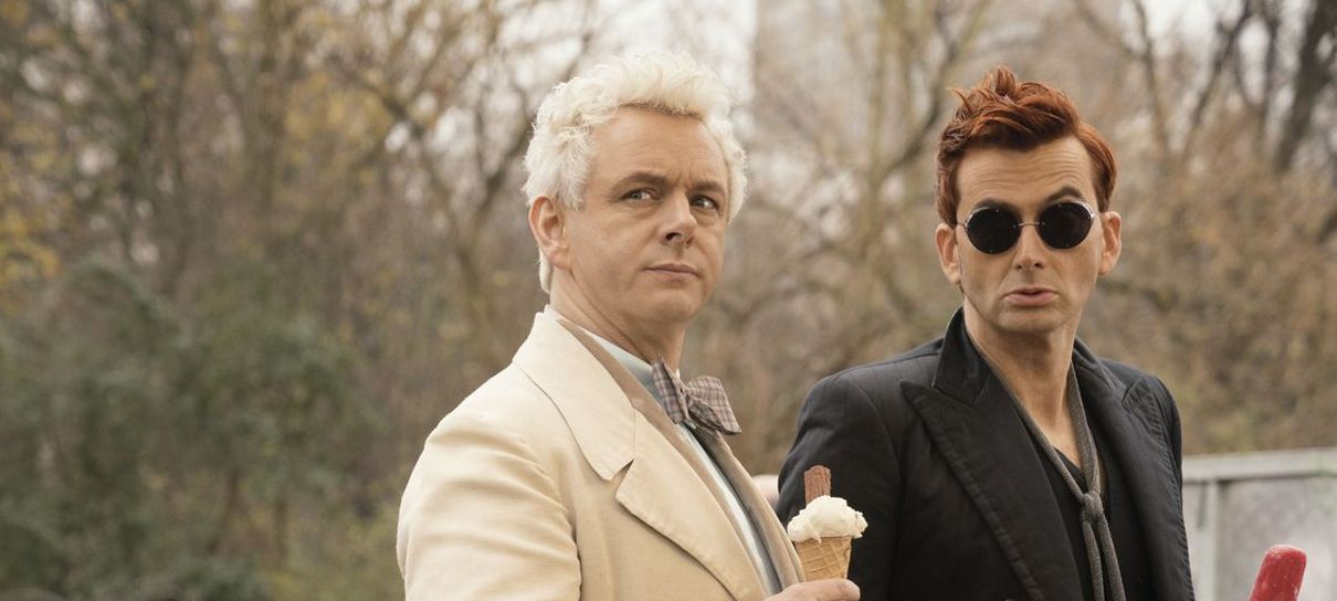 Good Omens | Elenco e equipe da série homenageiam Terry Pratchett em vídeo