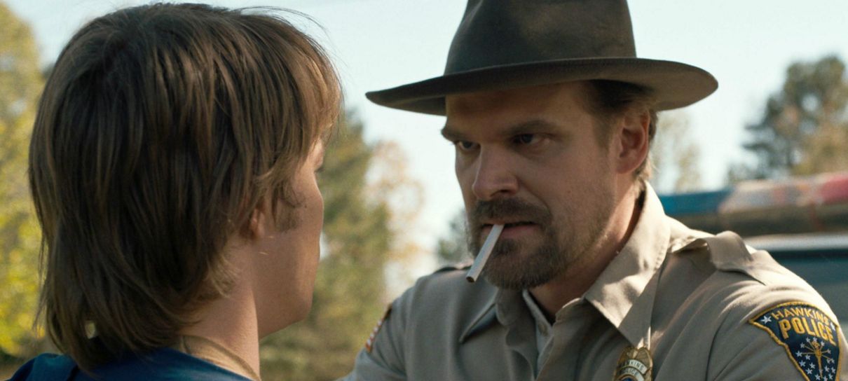 Netflix vai reduzir cenas com cigarros em séries originais após críticas a Stranger Things