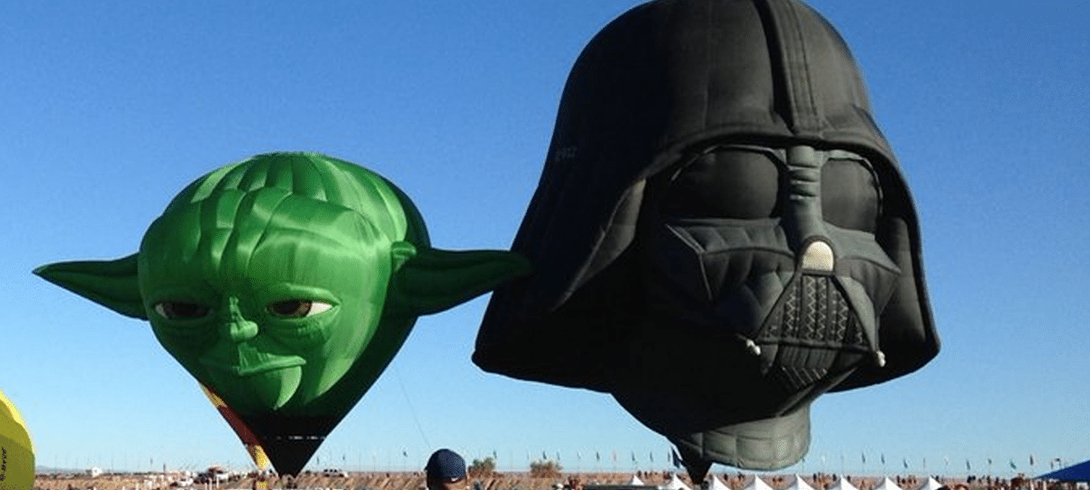 Balões de Star Wars sobrevoam cidade da Inglaterra