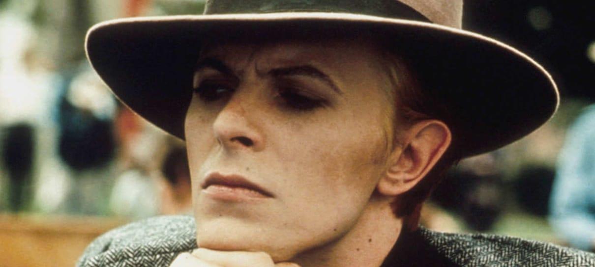 O Homem que Caiu na Terra, clássico sci-fi com David Bowie, ganhará série de TV
