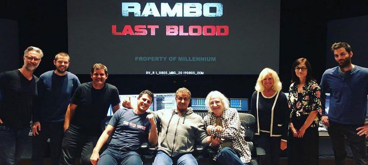 Stallone posta foto com equipe de mixagem de Rambo: Até o Fim