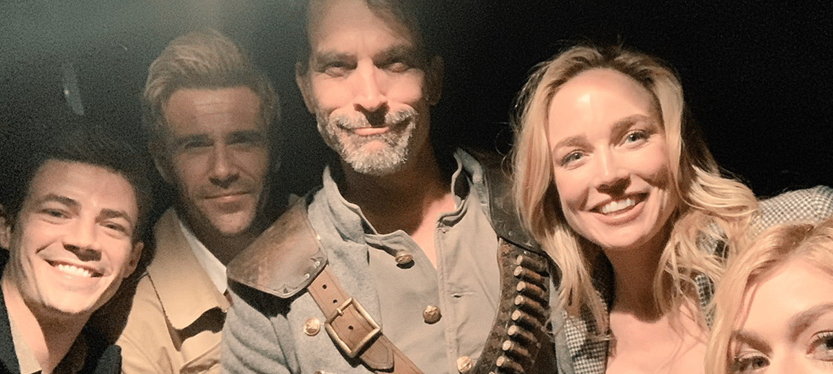 Arrowverse | Elenco publica fotos de bastidores cheia de protagonistas