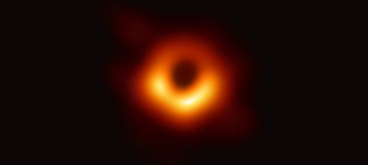 Cientistas que fotografaram buraco negro recebem prêmio de US$ 3 milhões