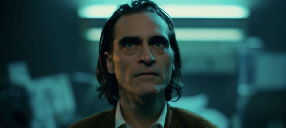 Diretor de Coringa diz que é injusto culpar filmes pelos atos de violência no mundo real