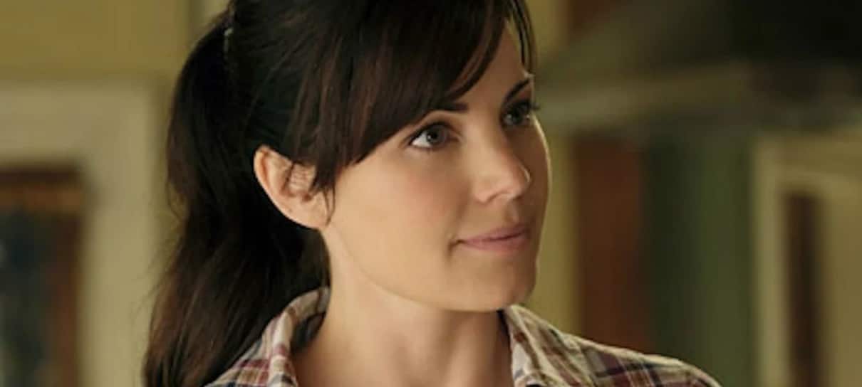 Erica Durance refaz visual de Lois Lane, de Smallville, para crossover da CW