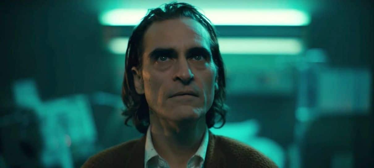Joaquin Phoenix faz aparição surpresa em sessão de Coringa