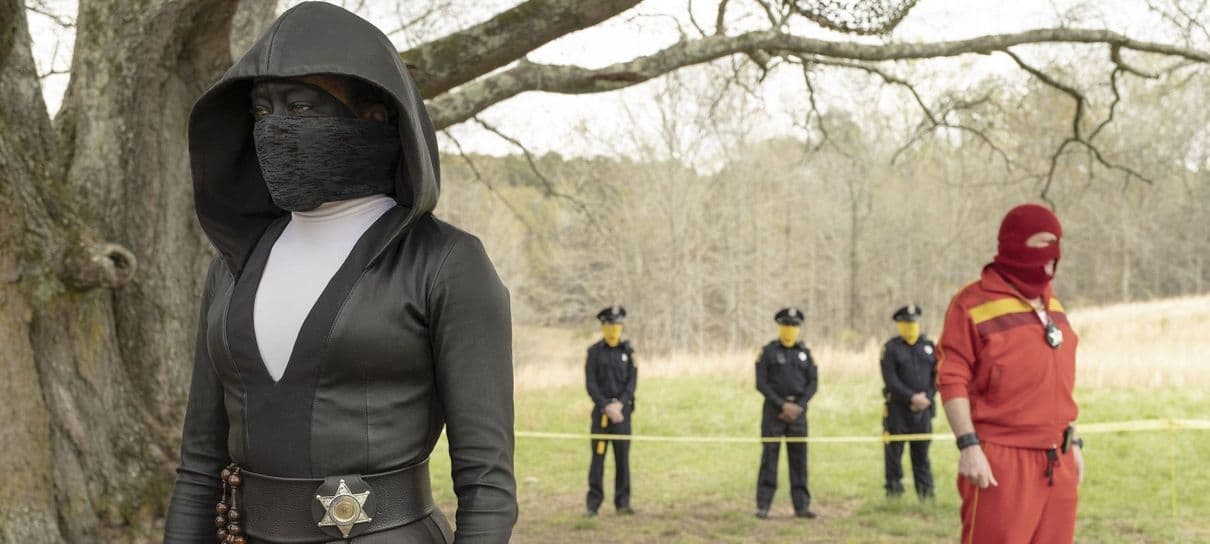 Watchmen | Série estreia com trama instigante, narrativa engenhosa e referências à HQ