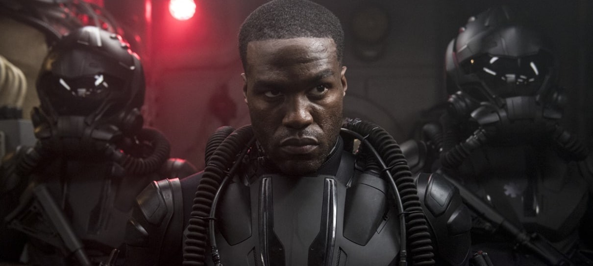 Yahya Abdul-Mateen, o Arraia Negra de Aquaman, será um dos protagonistas de Matrix 4
