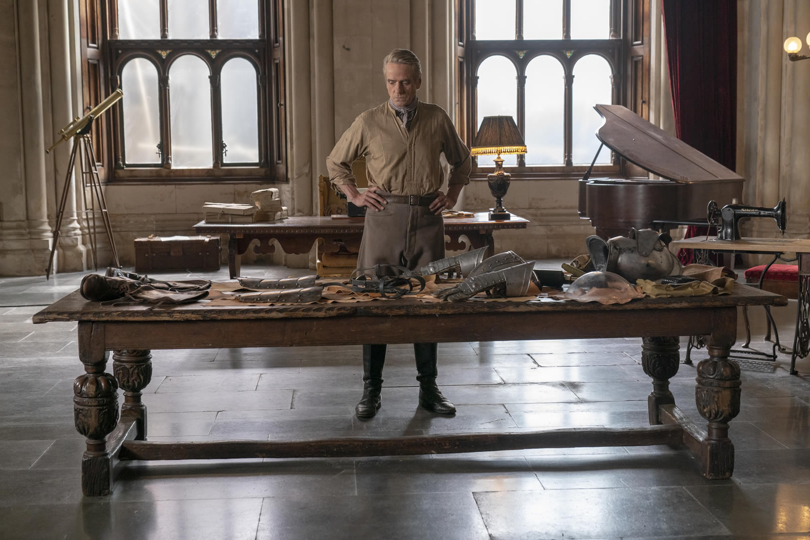 Veidt (Jeremy Irons)