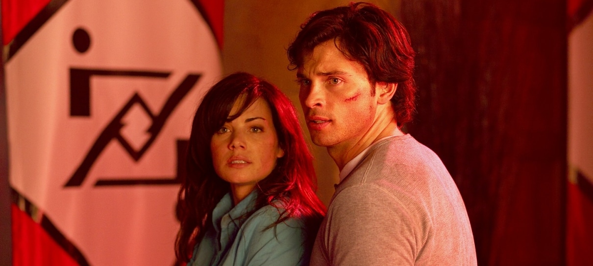 Crise nas Infinitas Terras | Nova imagem mostra encontro de Clark Kent e Lois Lane