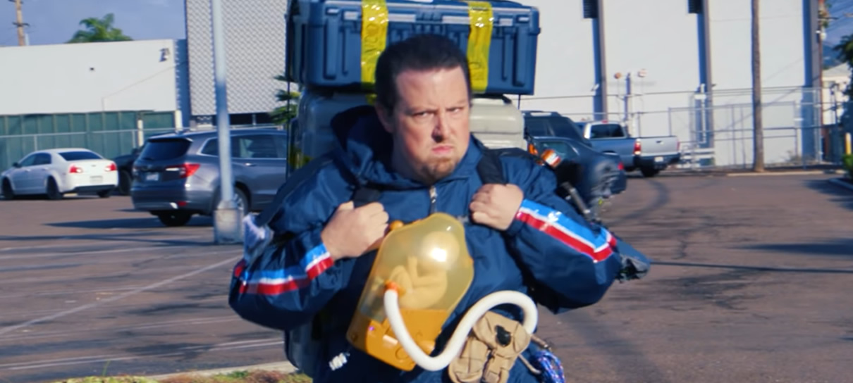 Paródia de Death Stranding mostra Sam fazendo entregas no mundo real