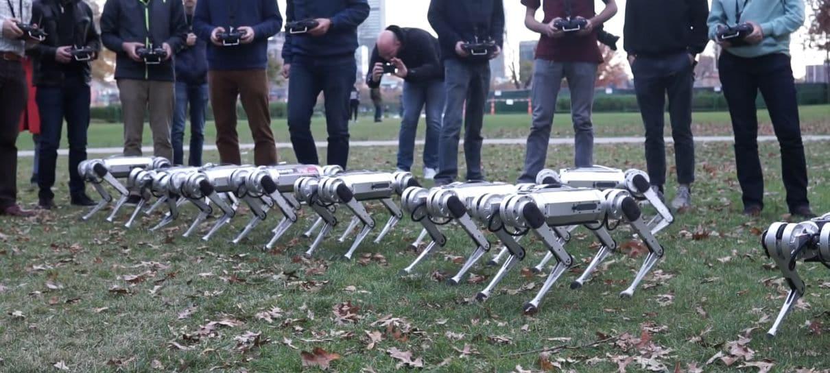 Mini robôs do MIT jogam futebol e mostram proezas em vídeo