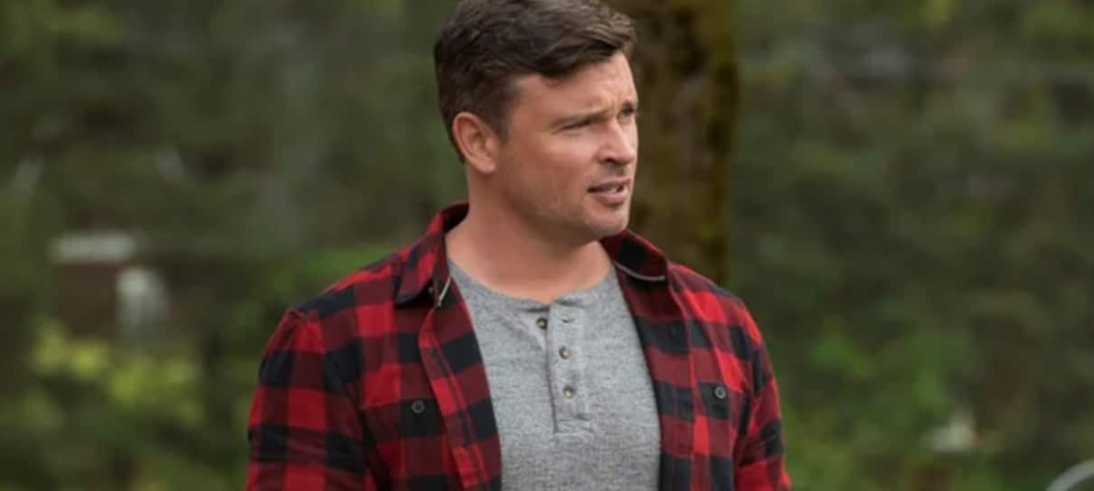 Tom Welling aparece como Clark Kent em fotos da Crise nas Infinitas Terras