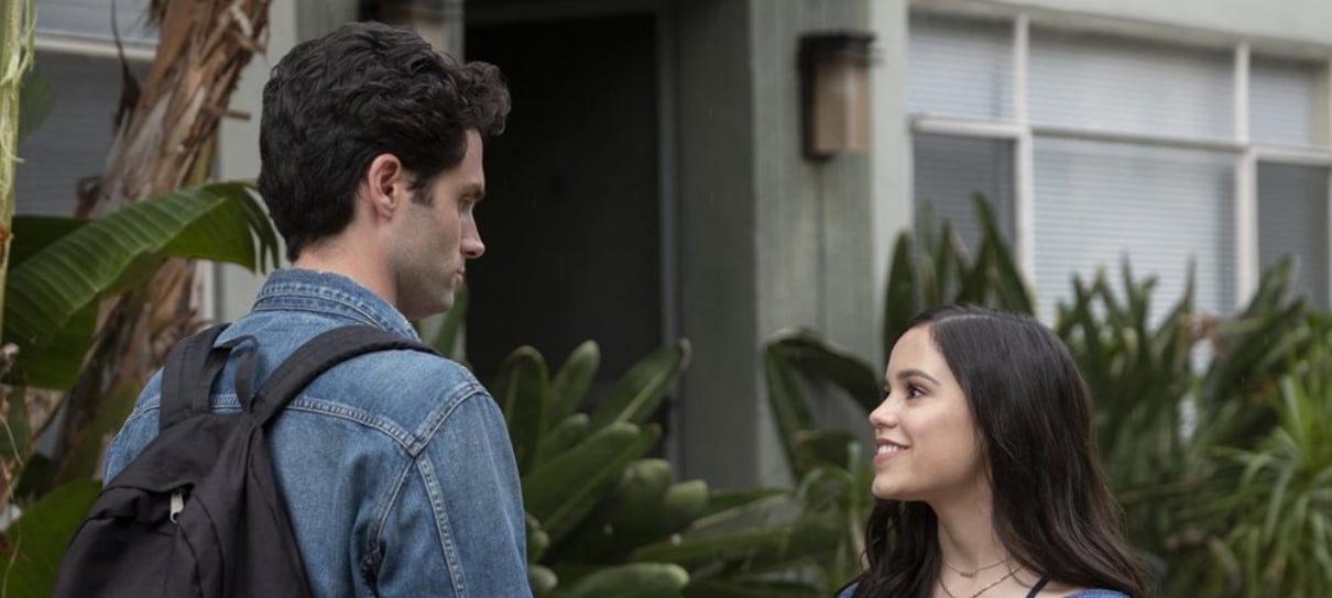 Você | Joe se aproxima de uma nova garota em fotos da segunda temporada