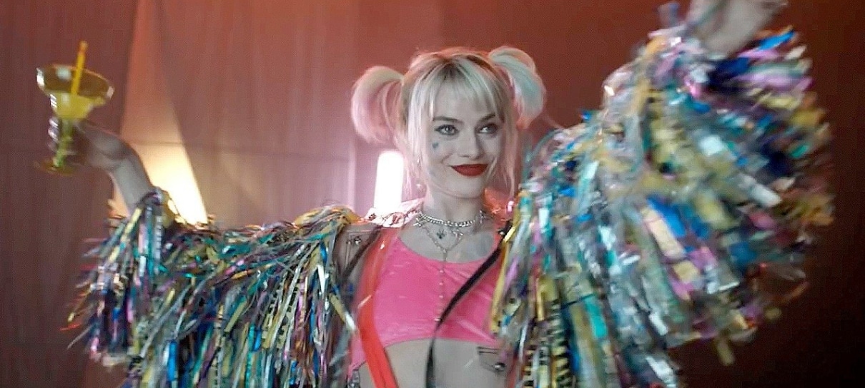 Arlequina prova que "garotas legais não olham para explosões" em foto de Aves de Rapina