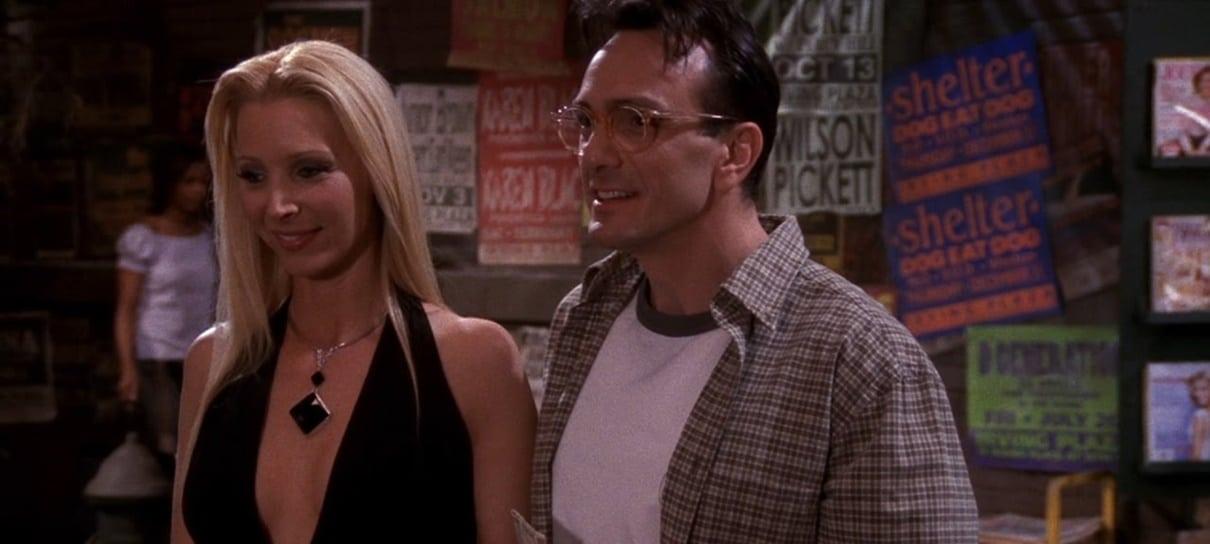 Criador de Friends revela que Phoebe quase se casou com David no final da série