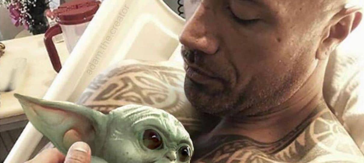 The Rock publica montagem com baby Yoda e aproveita para zoar o Kevin Hart