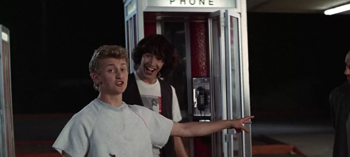 Bill & Ted 3 | Nova imagem mostra os protagonistas e a cabine telefônica