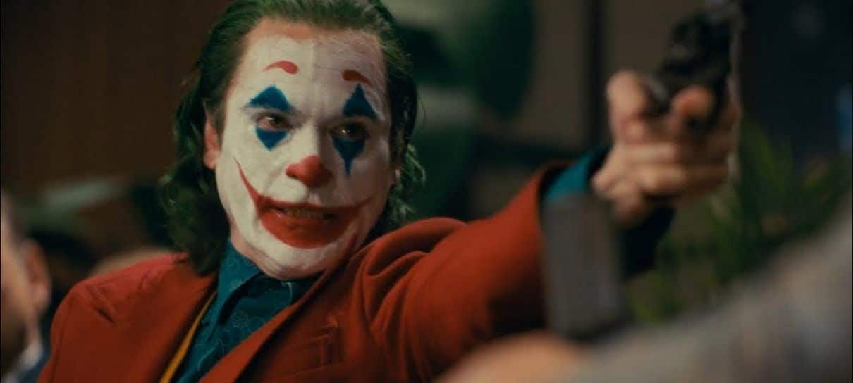 Deputado veste máscara do Coringa para fazer uma manifestação "pra ficar na história"