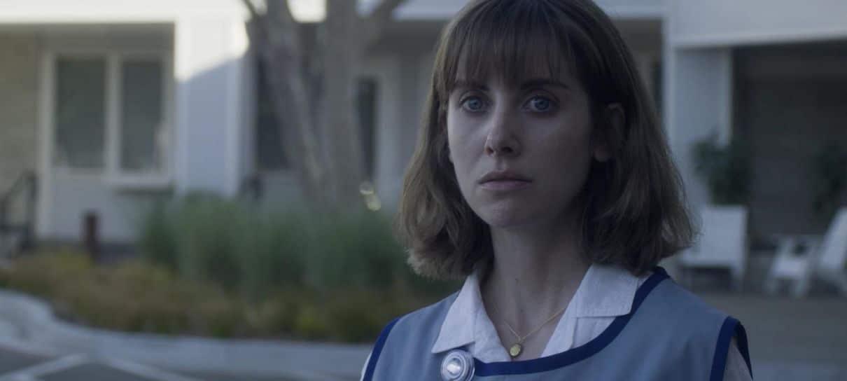 Entre Realidades | Alison Brie questiona a própria sanidade em trailer da Netflix