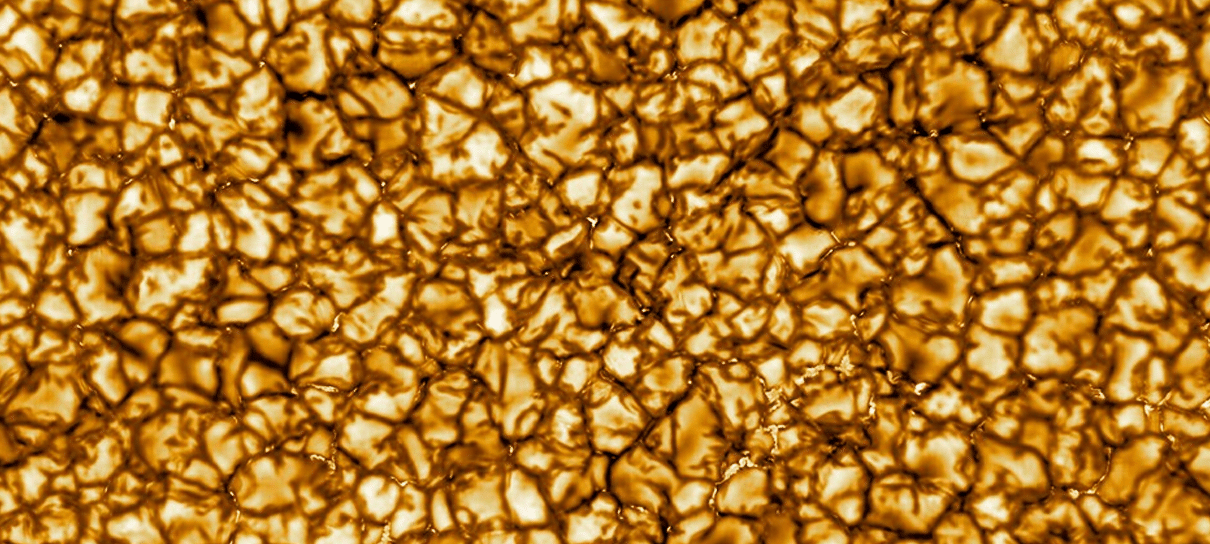 Parece um monte de pipoca caramelizada, mas essa é a superfície do Sol