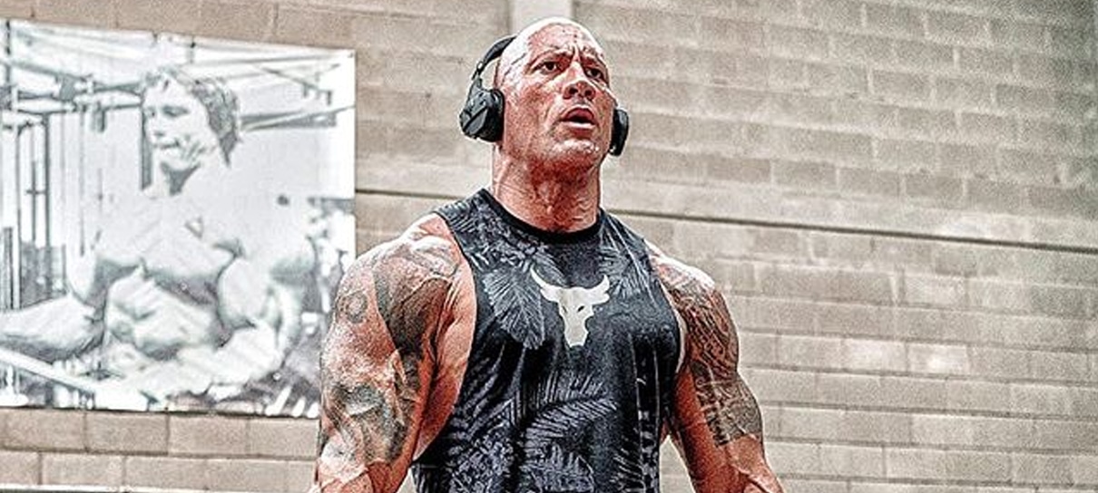 Dwayne Johnson posta foto do treino para viver Adão Negro